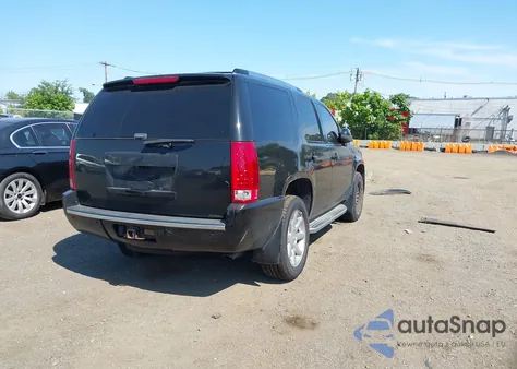 2010 GMC Yukon Denali z USA, uszkodzony, nr VIN 1GKUKEEF8AR100600